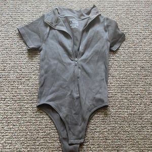 Grey (S) romper